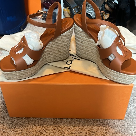Louis Vuitton Isla wedge sandal.  Size 37.5 color COGNAC - Picture 2 of 9